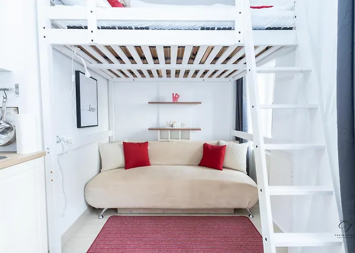 Apartment Market Retreat Near Hbh *