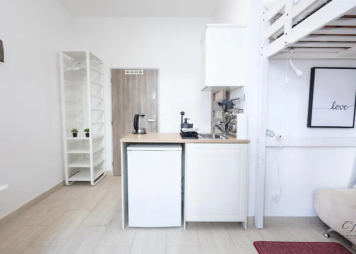 Apartment Market Retreat Near Hbh *